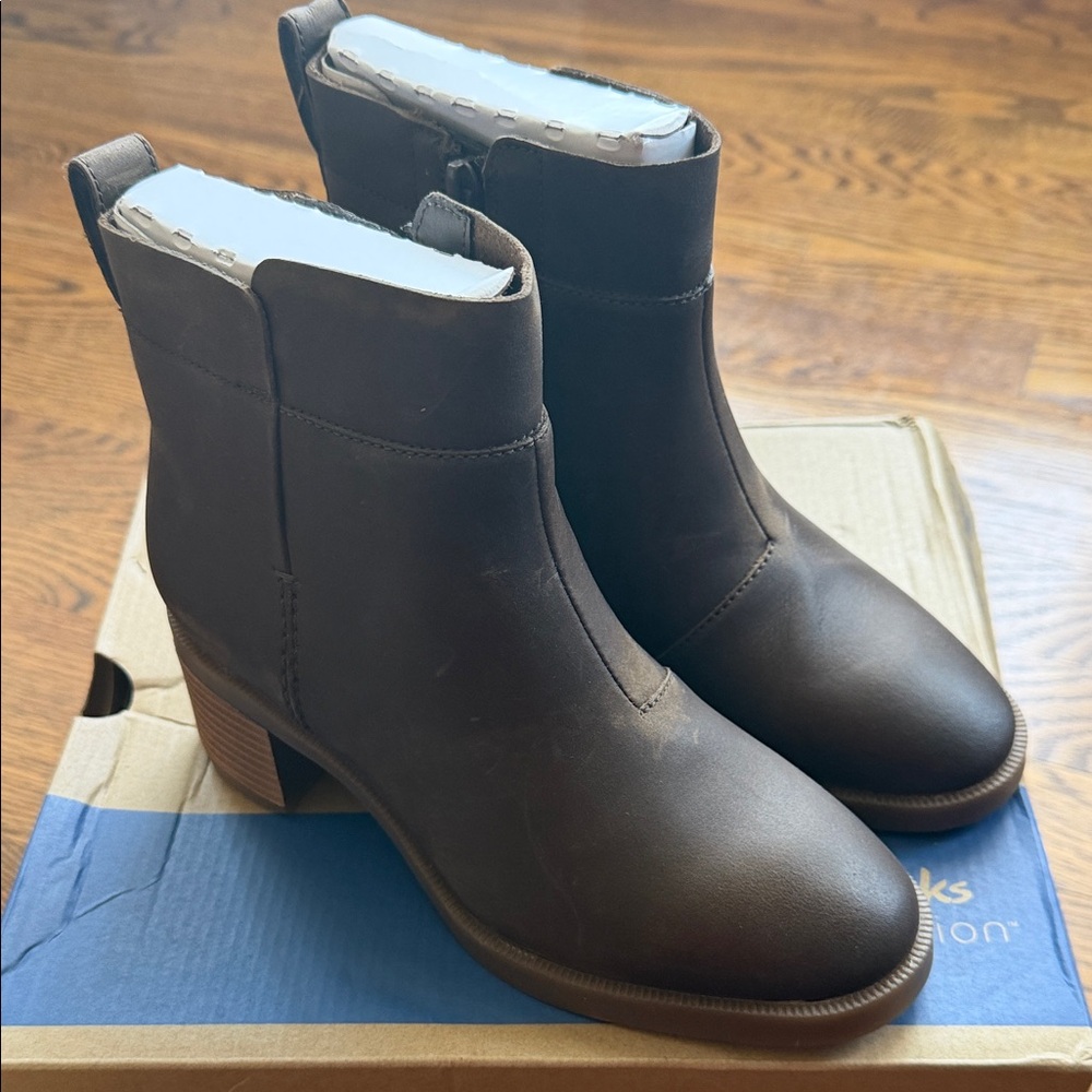 Clarks Dark Brown Lileigh Charm Style booties